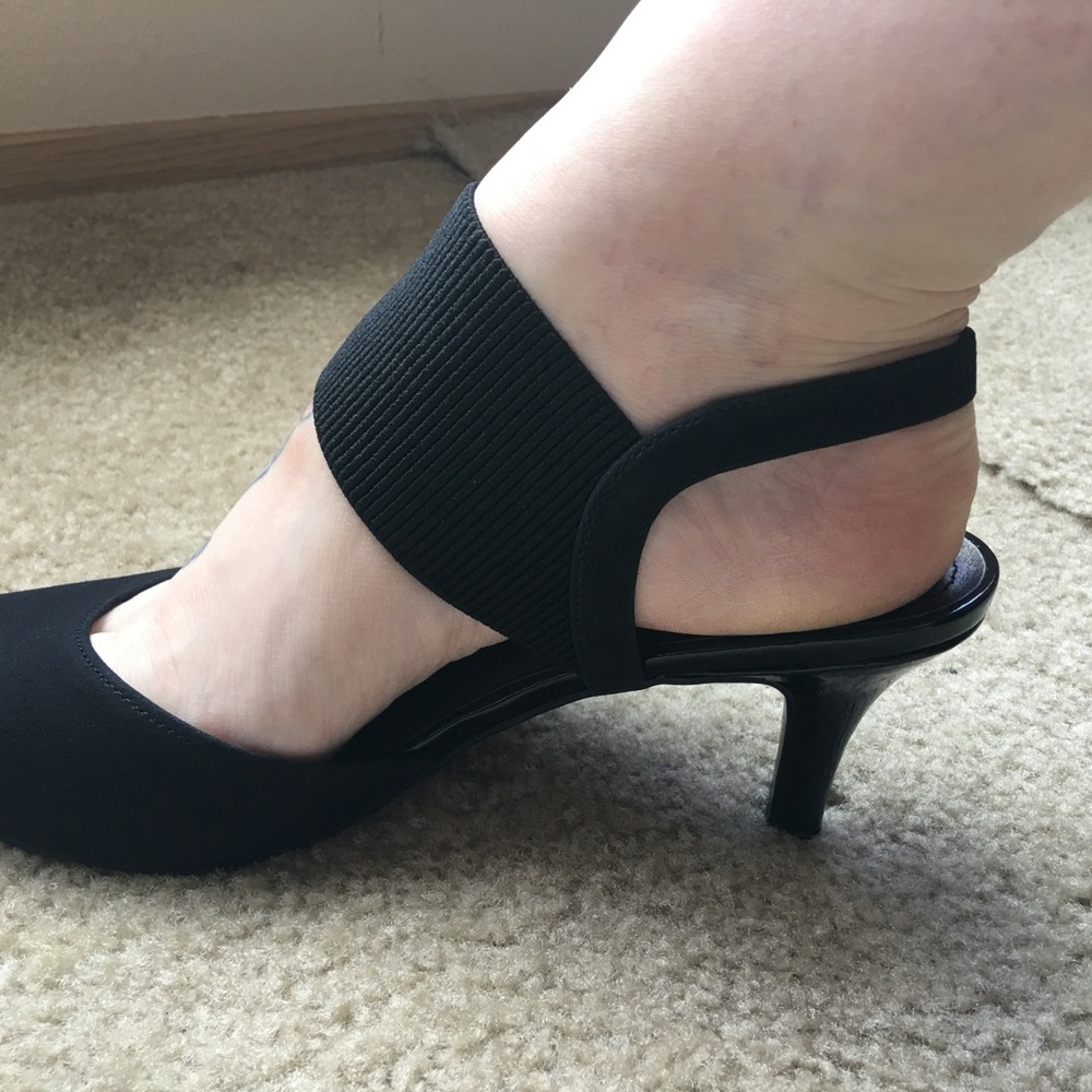 Beautiful - size 11 - lightly used